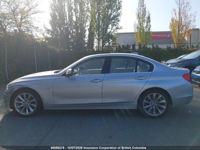 40086218 :رقم المزاد ، WBA3B3C5XDF532808 vin ، 2013 Bmw 328i Xdrive/xdrive Classic Line مزاد بيع