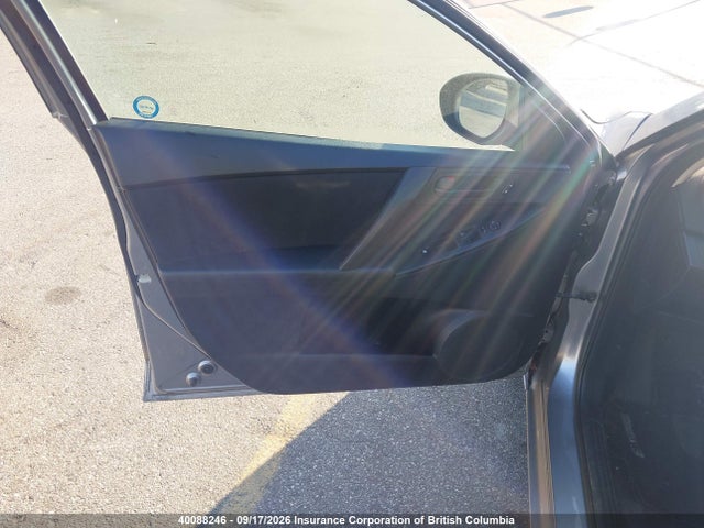 40088246 :رقم المزاد ، JM1BL1UF8B1366984 vin ، 2011 Mazda Mazda3 Gx مزاد بيع