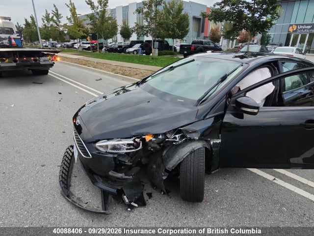 Ford Focus 2017 1FADP3K23HL220486 Image 2