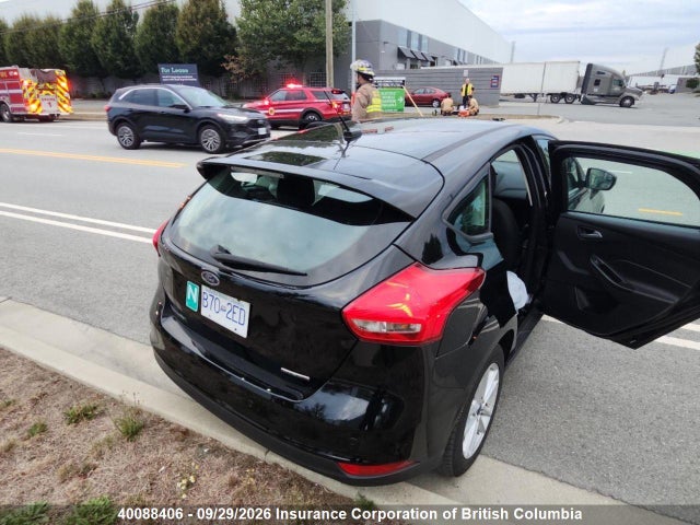 Ford Focus 2017 1FADP3K23HL220486 Image 4