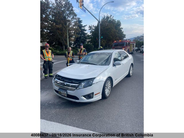 2011 Ford Fusion Hybrid მანქანა იყიდება აუქციონზე, vin: 3FADP0L35BR245324, აუქციონის ნომერი: 40088437