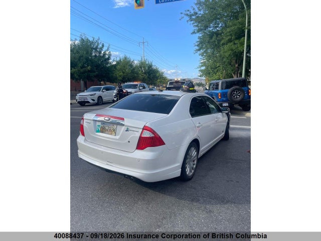 2011 Ford Fusion Hybrid მანქანა იყიდება აუქციონზე, vin: 3FADP0L35BR245324, აუქციონის ნომერი: 40088437