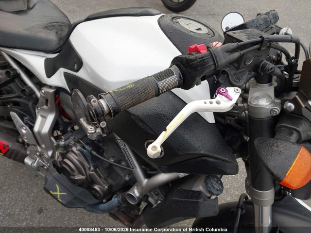 Yamaha FZ07 2015 JYARM06N0FA001324 Image 14