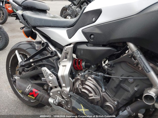 Yamaha FZ07 2015 JYARM06N0FA001324 Image 15