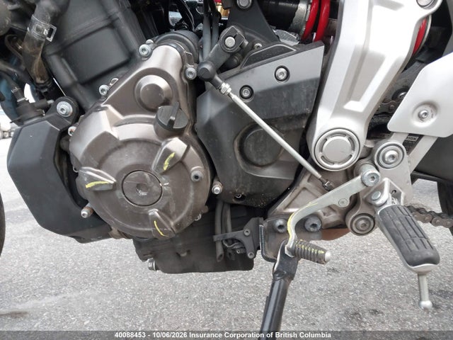 Yamaha FZ07 2015 JYARM06N0FA001324 Image 19