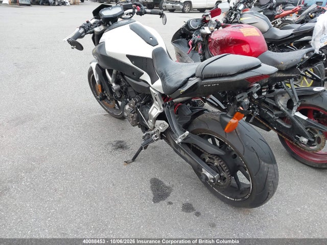 Yamaha FZ07 2015 JYARM06N0FA001324 Image 3