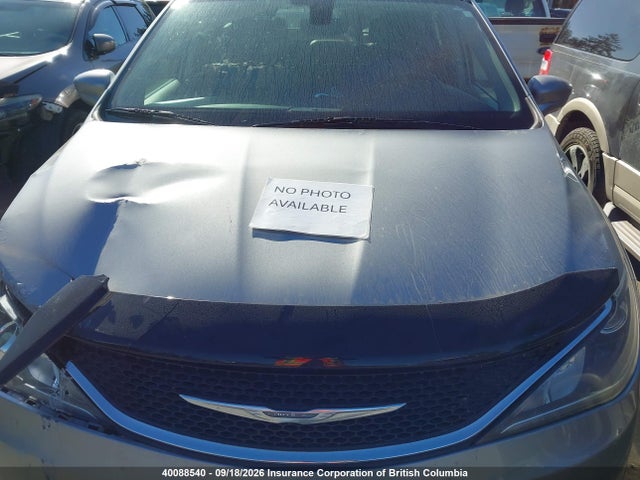 40088540 :رقم المزاد ، 2C4RC1EG9JR102950 vin ، 2018 Chrysler Pacifica Touring L Plus مزاد بيع