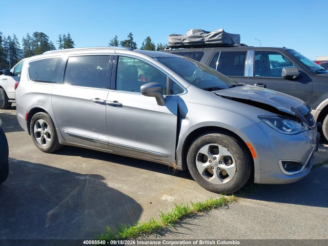 40088540 :رقم المزاد ، 2C4RC1EG9JR102950 vin ، 2018 Chrysler Pacifica Touring L Plus مزاد بيع