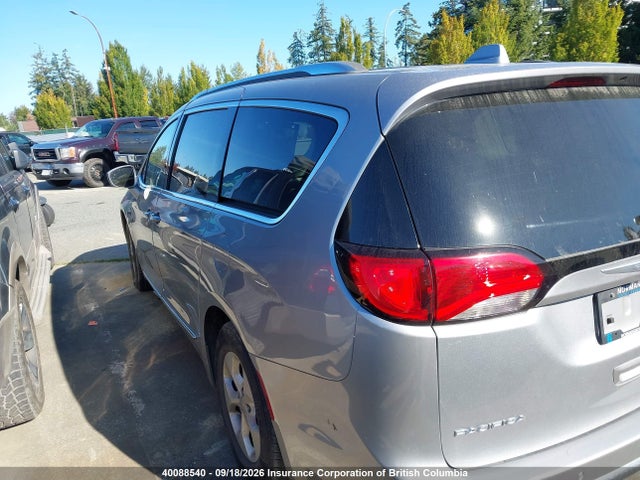 40088540 :رقم المزاد ، 2C4RC1EG9JR102950 vin ، 2018 Chrysler Pacifica Touring L Plus مزاد بيع