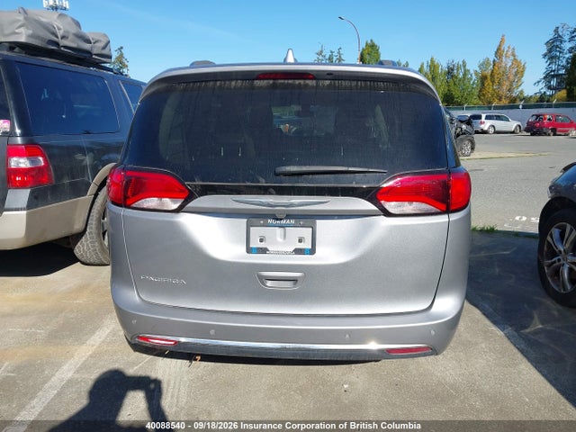 40088540 :رقم المزاد ، 2C4RC1EG9JR102950 vin ، 2018 Chrysler Pacifica Touring L Plus مزاد بيع