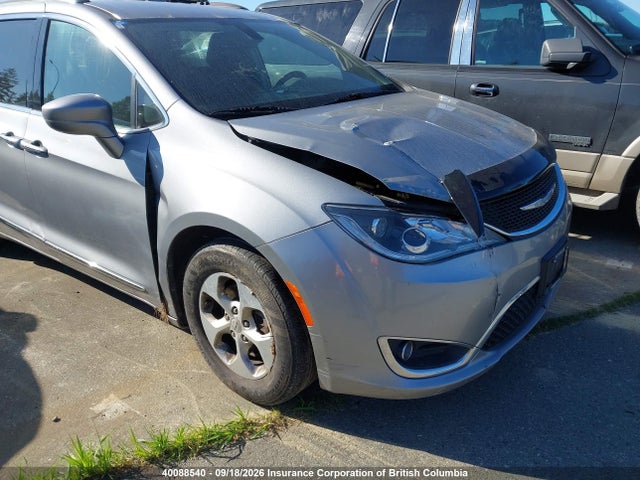 40088540 :رقم المزاد ، 2C4RC1EG9JR102950 vin ، 2018 Chrysler Pacifica Touring L Plus مزاد بيع