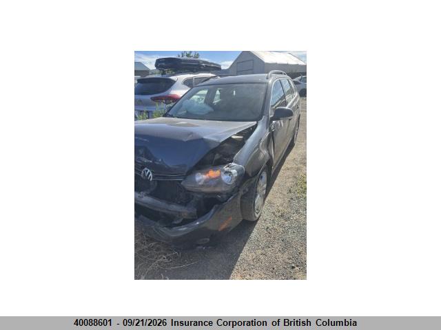 Продажа на аукционе авто 2010 Volkswagen Golf, vin: 3VWKL7AJ4AM627084, номер лота: 40088601