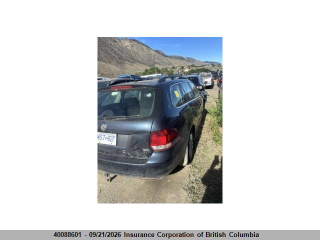 Продажа на аукционе авто 2010 Volkswagen Golf, vin: 3VWKL7AJ4AM627084, номер лота: 40088601