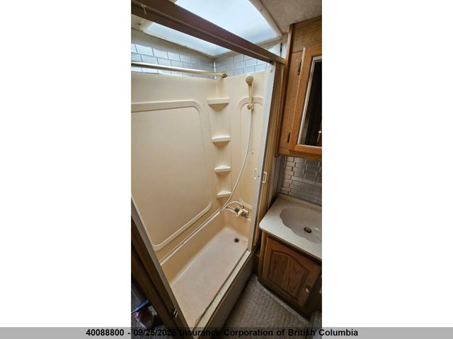 Auction sale of the 1997 Freightliner Chassis X Line Motor Home, vin: 4UZ6XFBC4VC899026, lot number: 40088800