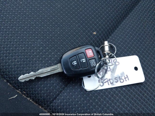 2017 Toyota Rav4 მანქანა იყიდება აუქციონზე, vin: 2T3RFREV8HW587893, აუქციონის ნომერი: 40088998