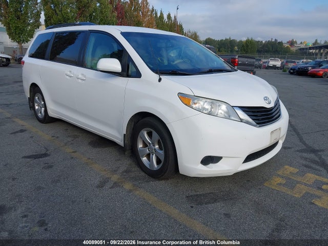 Продажа на аукционе авто 2013 Toyota Sienna Le, vin: 5TDKK3DC4DS352915, номер лота: 40089051