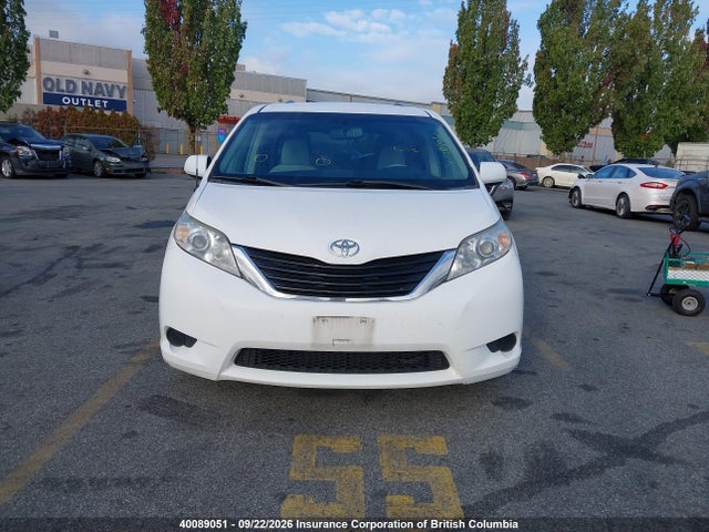Продажа на аукционе авто 2013 Toyota Sienna Le, vin: 5TDKK3DC4DS352915, номер лота: 40089051