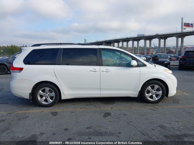 Продажа на аукционе авто 2013 Toyota Sienna Le, vin: 5TDKK3DC4DS352915, номер лота: 40089051
