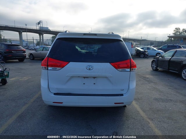 Продажа на аукционе авто 2013 Toyota Sienna Le, vin: 5TDKK3DC4DS352915, номер лота: 40089051
