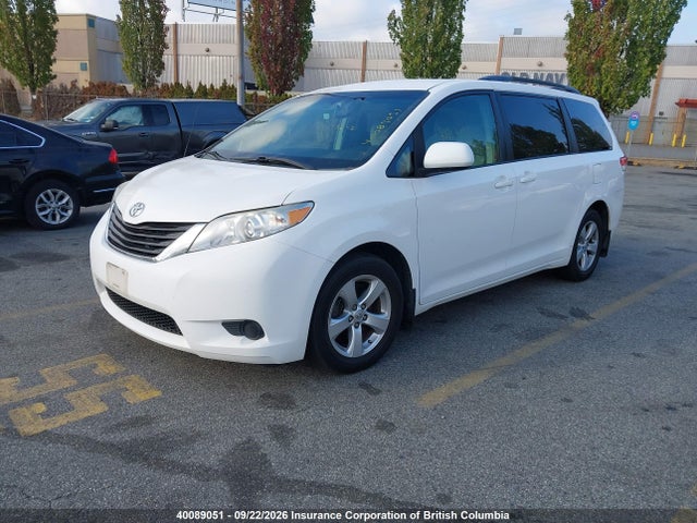Продажа на аукционе авто 2013 Toyota Sienna Le, vin: 5TDKK3DC4DS352915, номер лота: 40089051