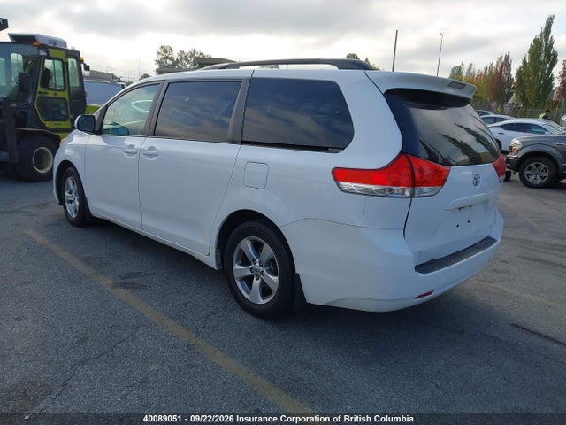 Продажа на аукционе авто 2013 Toyota Sienna Le, vin: 5TDKK3DC4DS352915, номер лота: 40089051