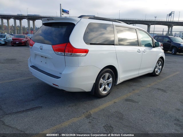 Продажа на аукционе авто 2013 Toyota Sienna Le, vin: 5TDKK3DC4DS352915, номер лота: 40089051