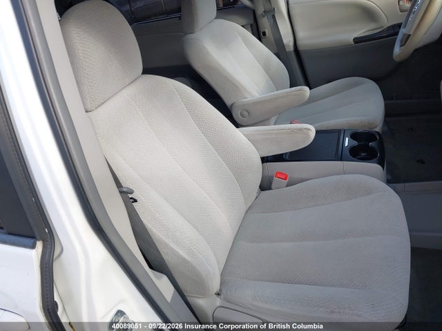 Продажа на аукционе авто 2013 Toyota Sienna Le, vin: 5TDKK3DC4DS352915, номер лота: 40089051