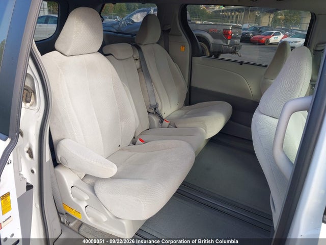Продажа на аукционе авто 2013 Toyota Sienna Le, vin: 5TDKK3DC4DS352915, номер лота: 40089051