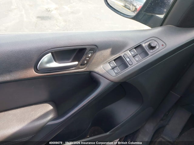 2015 Volkswagen Tiguan Comfortline/trendline მანქანა იყიდება აუქციონზე, vin: WVGHV7AX5FW510399, აუქციონის ნომერი: 40089078