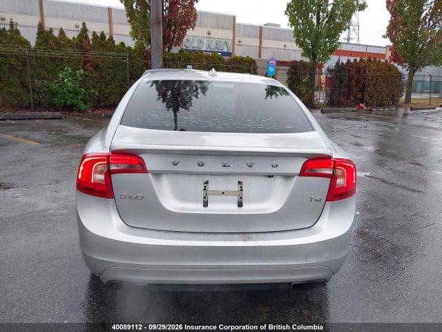 Volvo S60 2015 YV149MFM3F2332014 Image 17