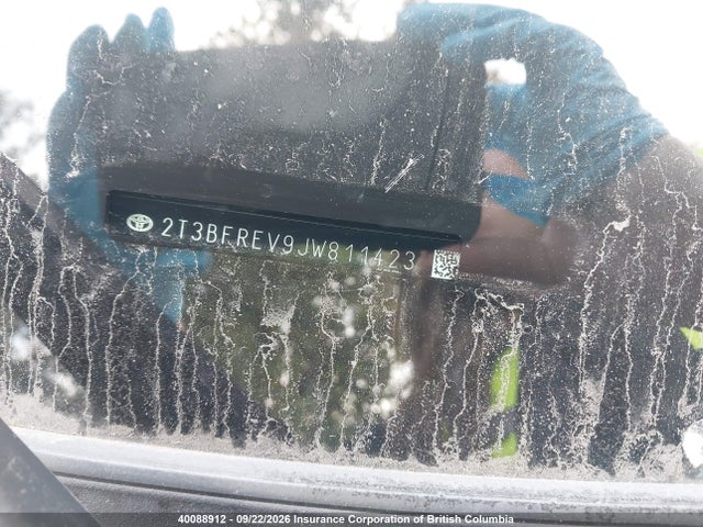 Toyota RAV4 LE 2018 2T3BFREV9JW811423 Image 17