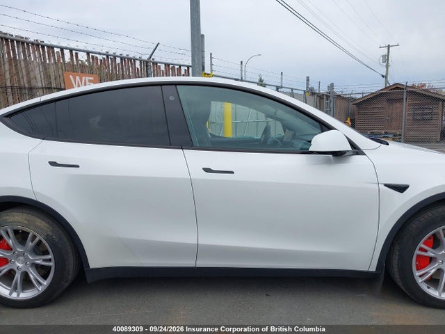 Tesla Model Y 2023 LRWYGDFD6PC902853 Image 14