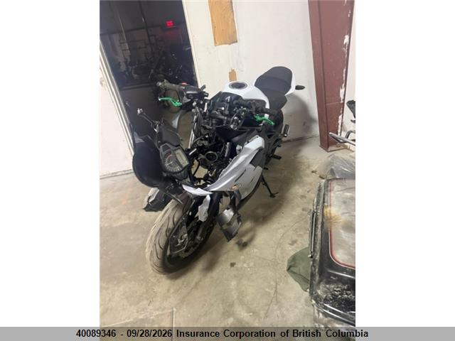 Kawasaki Ex650 F 2015 JKAEXEF15FDA21634 Image 2