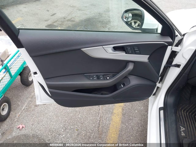 Продаж на аукціоні авто 2017 Audi A4, vin: WAUBNAF4XHN003316, номер лоту: 40089360