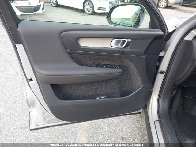 Volvo XC40 2024 YV4L12ULXR2228712 Image 22