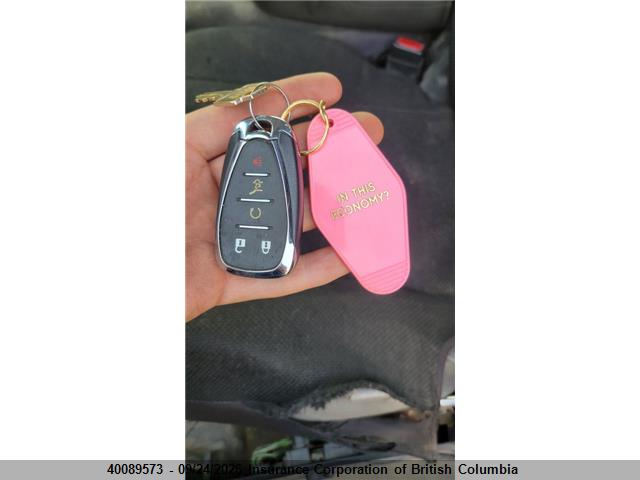 2GNAXUEV0M6142137 Chevrolet EQUINOX LT