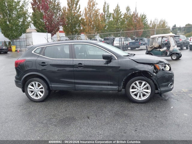 40089592 :رقم المزاد ، JN1BJ1CRXHW110569 vin ، 2017 Nissan Rogue Sport S/sv/sl مزاد بيع