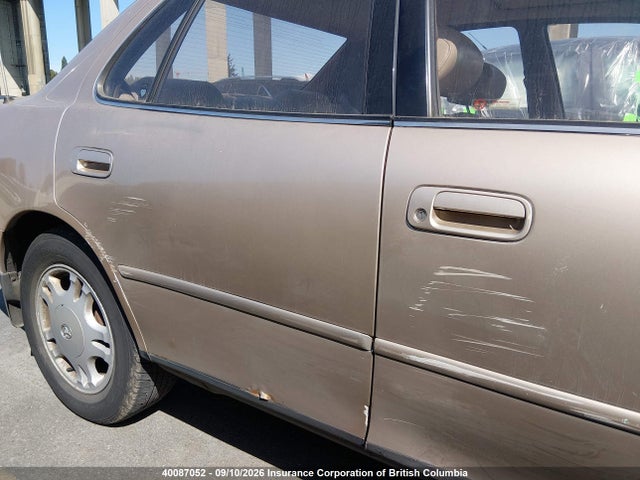 40087052 :رقم المزاد ، JT2GK12E8R0015553 vin ، 1994 Toyota Camry Le مزاد بيع