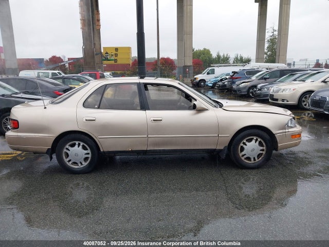 40087052 :رقم المزاد ، JT2GK12E8R0015553 vin ، 1994 Toyota Camry Le مزاد بيع