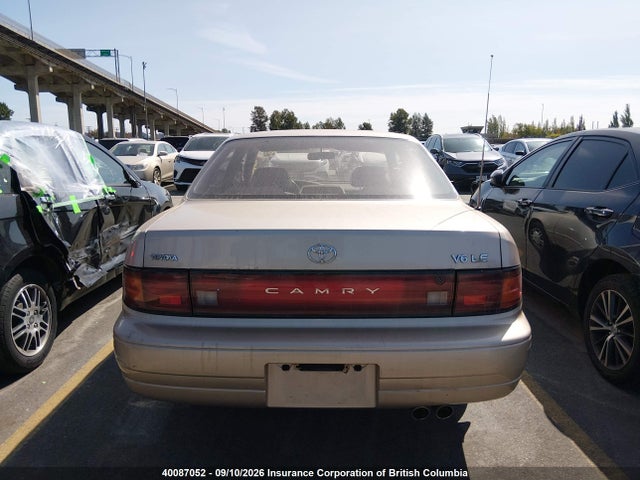 40087052 :رقم المزاد ، JT2GK12E8R0015553 vin ، 1994 Toyota Camry Le مزاد بيع