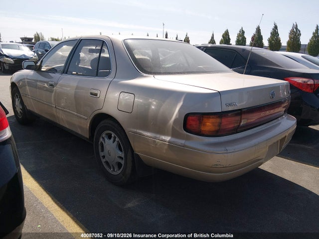 40087052 :رقم المزاد ، JT2GK12E8R0015553 vin ، 1994 Toyota Camry Le مزاد بيع
