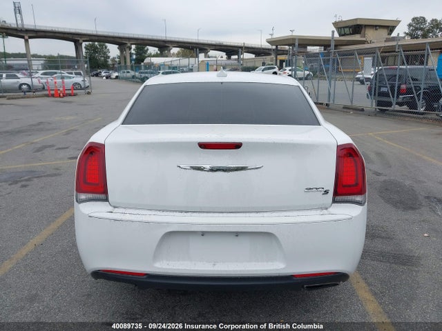 Auction sale of the 2018 Chrysler 300, vin: 2C3CCABG1JH192342, lot number: 40089735