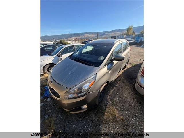 KIA Rondo 2016 KNAHT8A35G7160732 Image 2