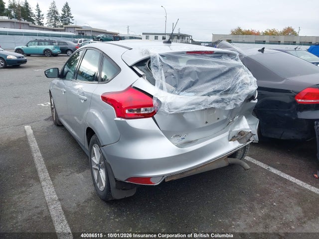 Ford FOCUS SE 2017 1FADP3K23HL261197 Image 3