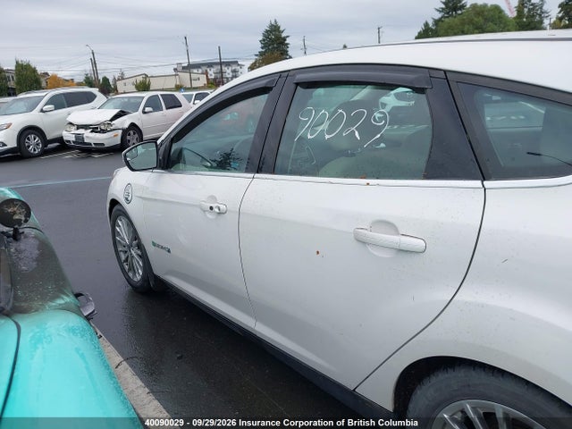 Ford Focus 2016 1FADP3R45GL334348 Image 14