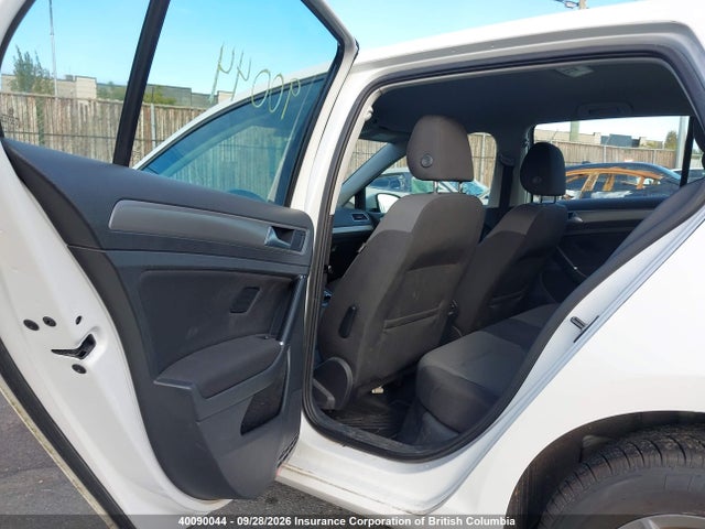 40090044 :رقم المزاد ، 3VW217AU6GM050700 vin ، 2016 Volkswagen Golf مزاد بيع