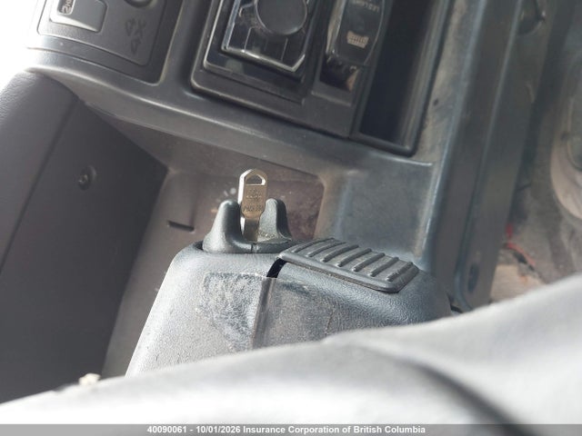 40090061 :رقم المزاد ، 1GNDT13W2V2113353 vin ، 1997 Chevrolet Blazer مزاد بيع