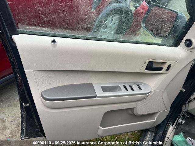 40090110 :رقم المزاد ، 1FMCU93128KA34916 vin ، 2008 Ford Escape Xlt مزاد بيع