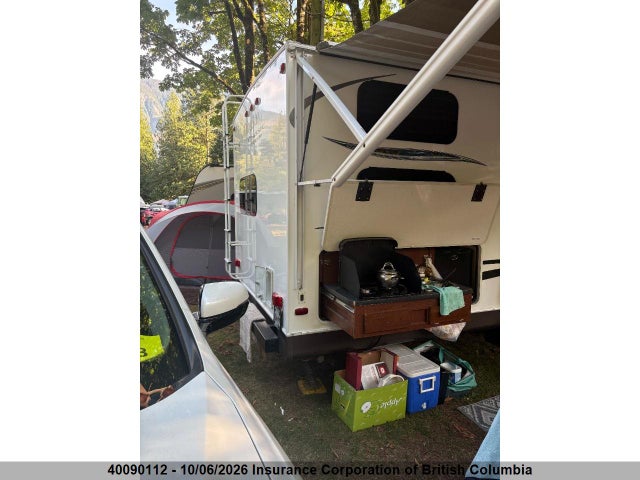 2014 Flagstaff Trailer მანქანა იყიდება აუქციონზე, vin: 4X4TFLG24E1857115, აუქციონის ნომერი: 40090112