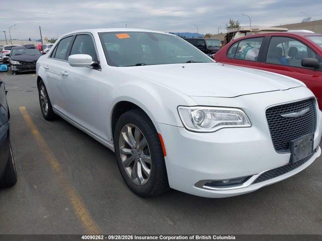 40090262 :رقم المزاد ، 2C3CCARG6FH854025 vin ، 2015 Chrysler 300 مزاد بيع